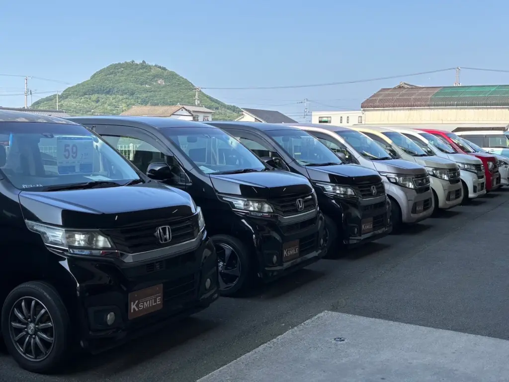 香川県三木町にある軽スマイル 高松店の軽自動車販売店外観