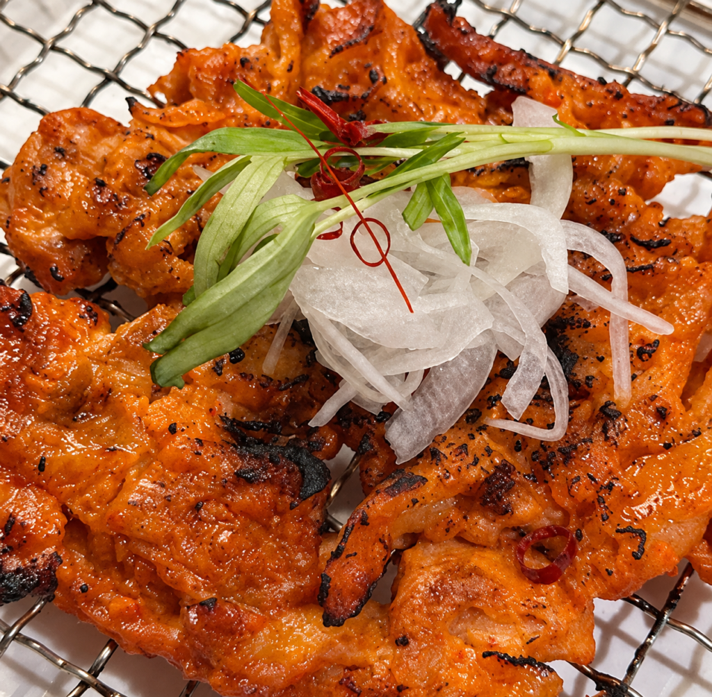 神楽坂 KUDARAで提供される韓国料理と小皿料理を写した料理写真
