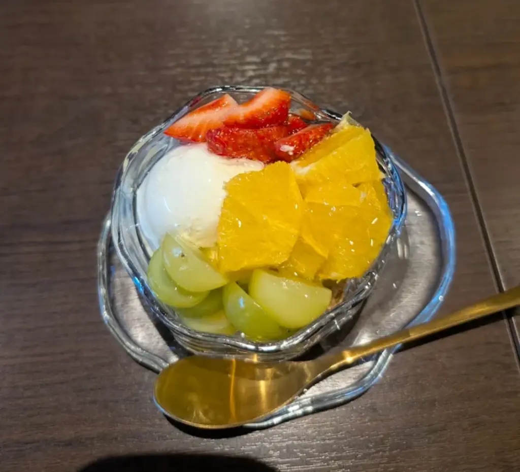 福岡市中央区舞鶴のSoyo Cafeを紹介するグリークヨーグルトのカフェスイーツ