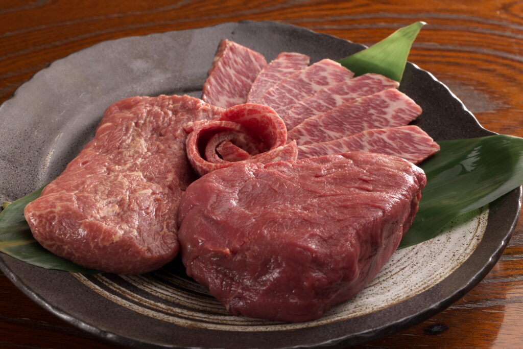 名古屋・新栄の勘太郎で味わう薄切り肉と季節野菜を使った鍋料理